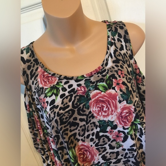 Lovely J Tunic - Picture 3 of 5